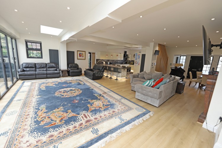 View Full Details for The Bishops Avenue, Hampstead Garden Suburb