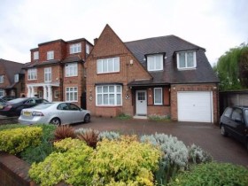 Click the photo for more details of Kingsgate Avenue