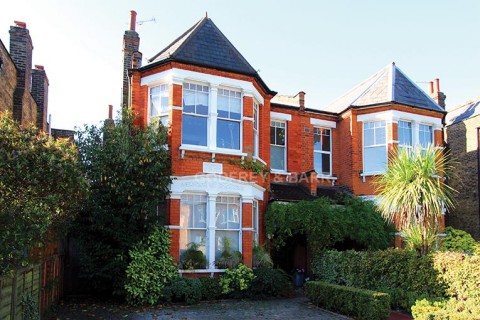 Redbourne Avenue, Finchley