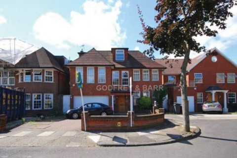 Fairholme Gardens, Finchley