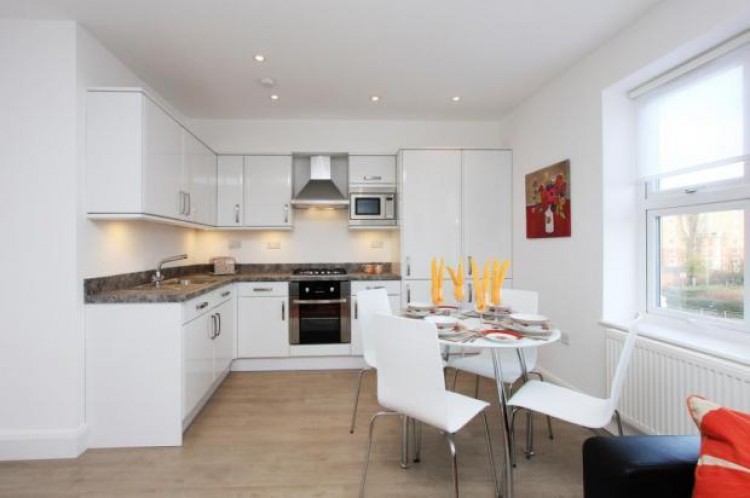 View Full Details for High Road, Finchley