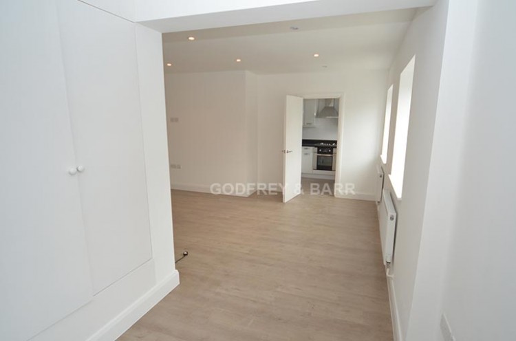 View Full Details for High Road, Finchley