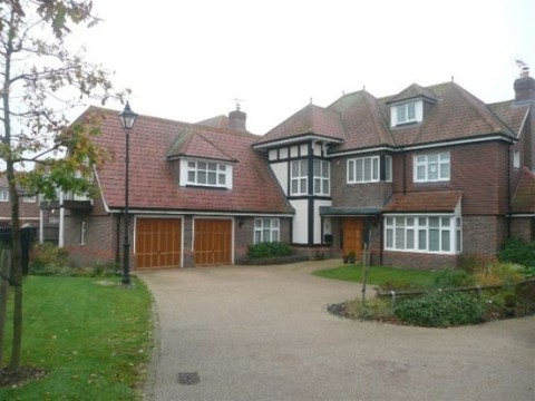 Augustus Close, Stanmore