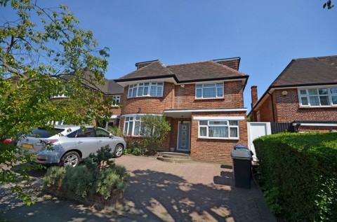 Connaught Drive, Hampstead Garden Suburb borders