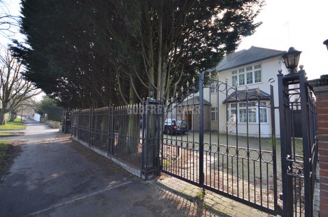 Aylmer Road, Hampstead Garden Suburb borders