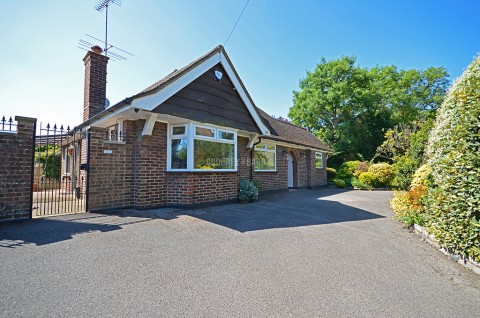 Burtonhole Lane, Mill Hill Village