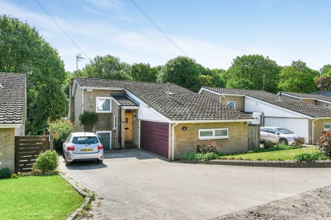 Eleanor Crescent, Mill Hill Village