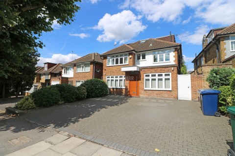 Fitzalan Road, Finchley