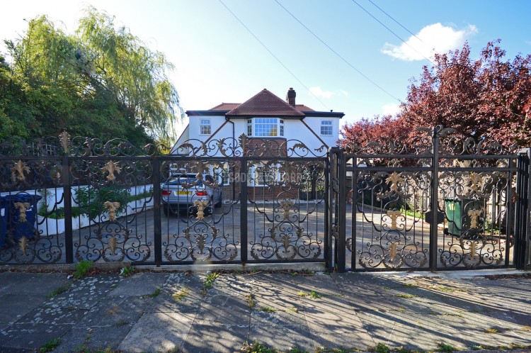View Full Details for Croft Close, Mill Hill