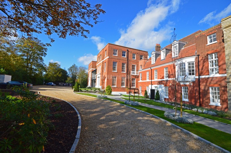 View Full Details for Rosary Manor, The Ridgeway, Mill Hill Village