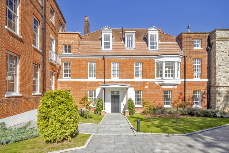 View Full Details for Rosary Manor, The Ridgeway, Mill Hill Village