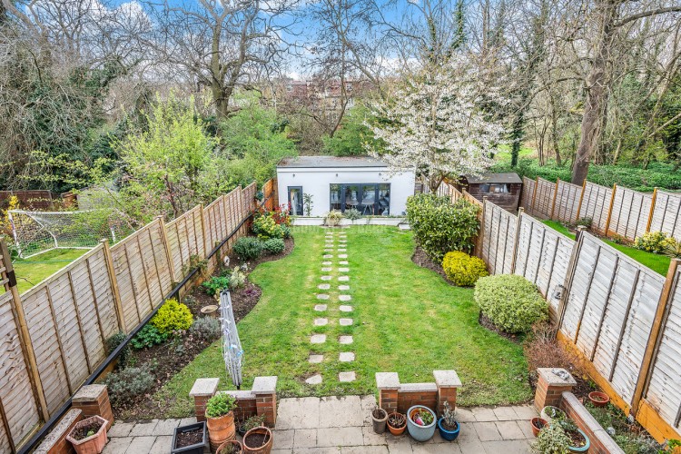 View Full Details for Broughton Avenue, Finchley