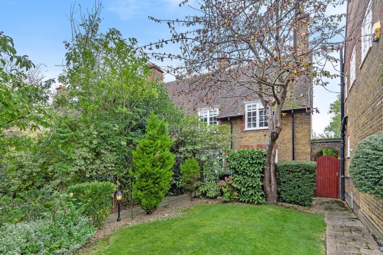 View Full Details for Westholm, Hampstead Garden Suburb