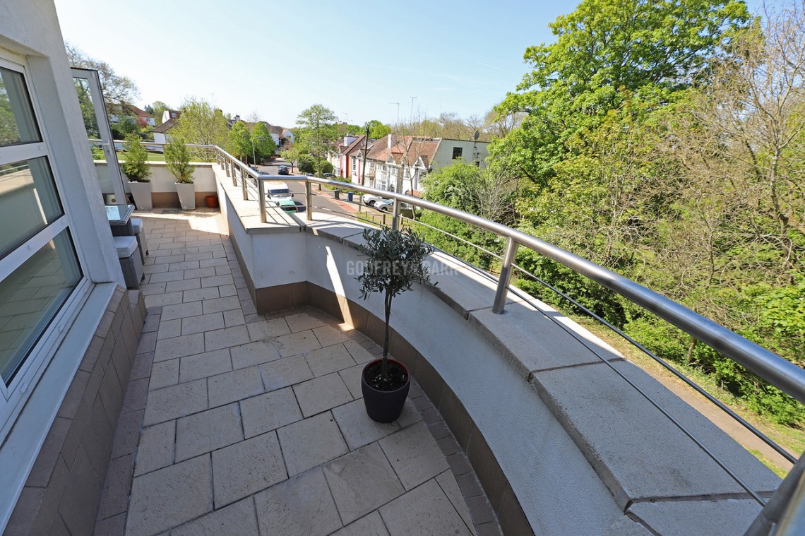 Images for Broughton Avenue, Finchley