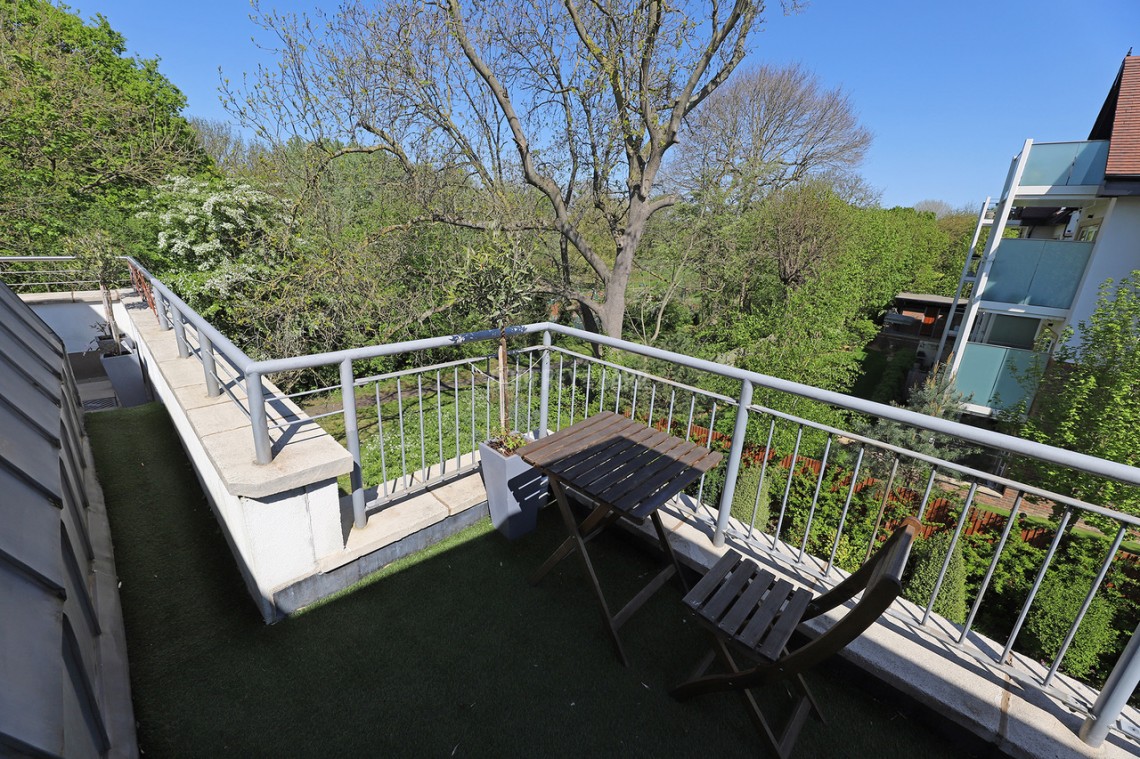 Images for Broughton Avenue, Finchley
