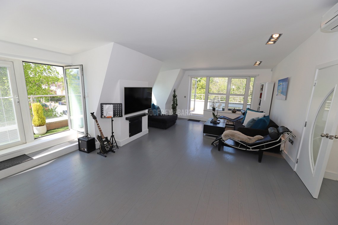 Images for Broughton Avenue, Finchley