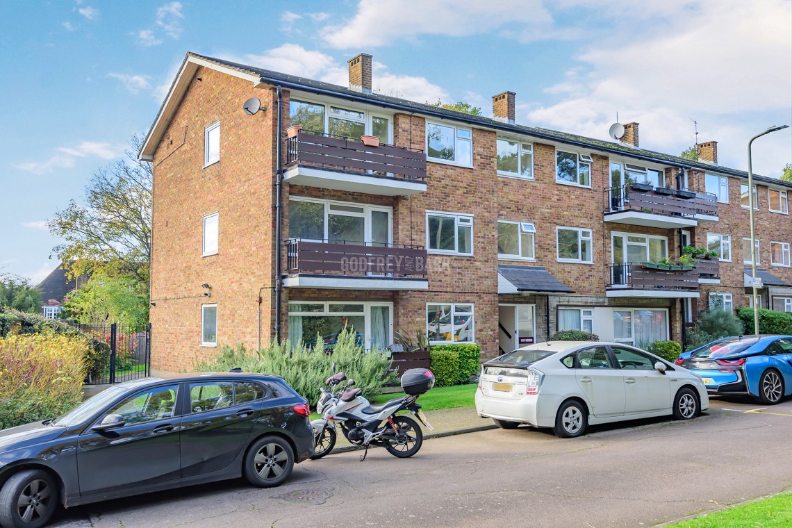 Images for Cedar Drive, East Finchley / Hampstead Garden Suburb borders