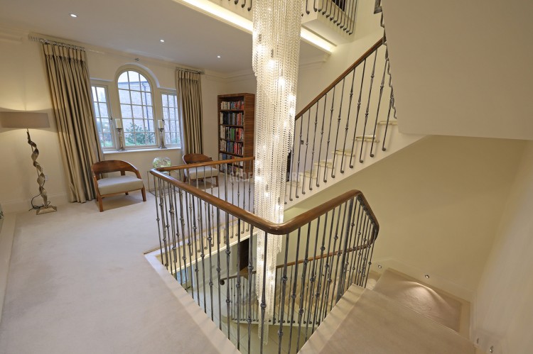 View Full Details for Chesham Close, Mill Hill