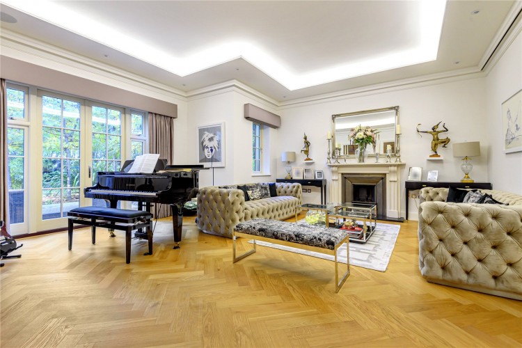 View Full Details for Chesham Close, Mill Hill
