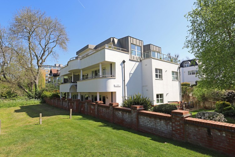 View Full Details for Broughton Avenue, Finchley