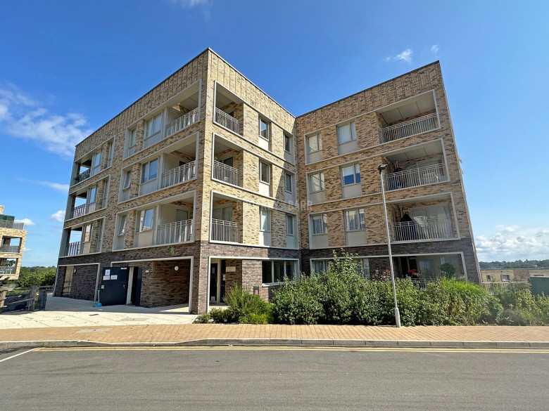 Medawar Drive, Ridgeway Views, Mill Hill