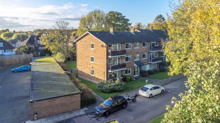 View Full Details for Cedar Drive, East Finchley / Hampstead Garden Suburb borders
