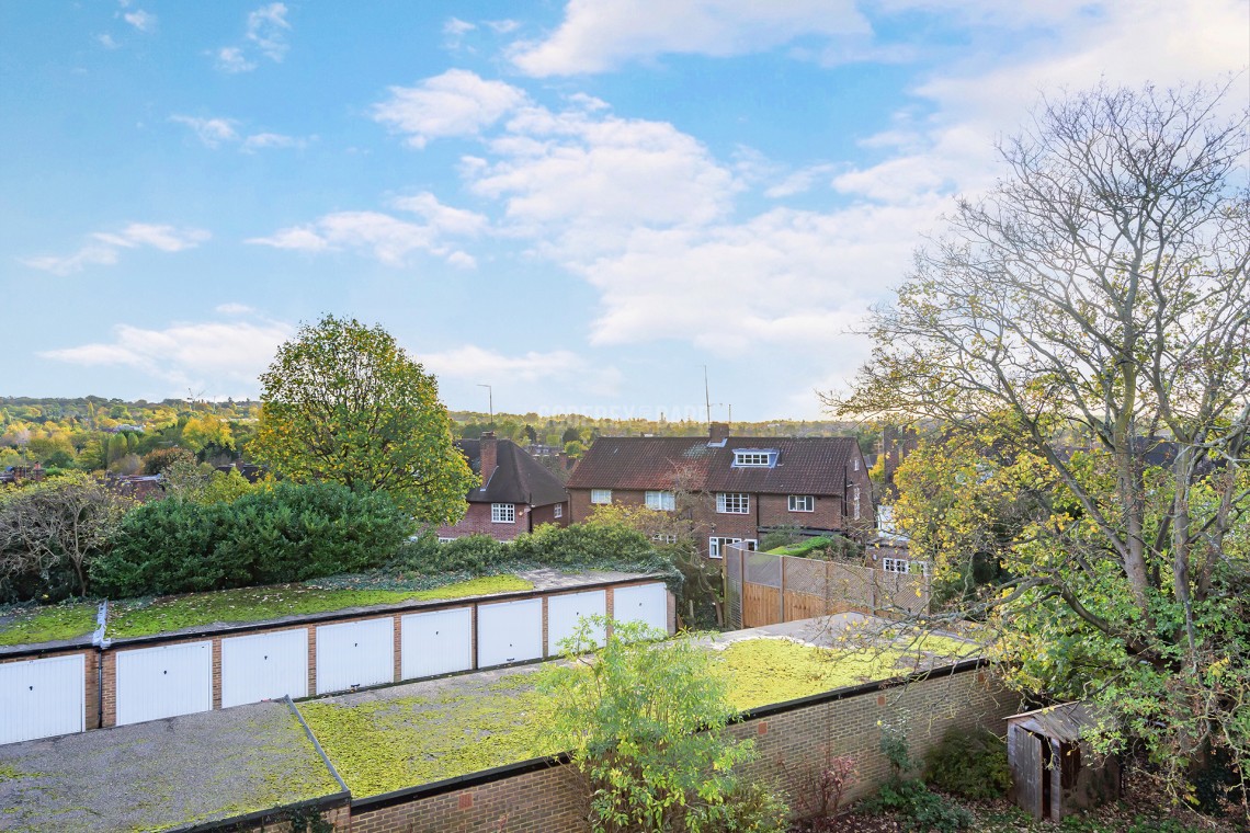 Images for Cedar Drive, East Finchley / Hampstead Garden Suburb borders