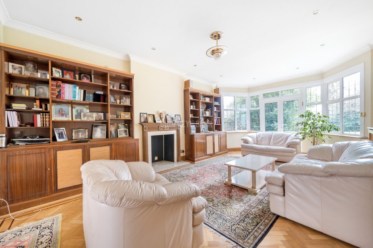 View Full Details for Kinloss Gardens, Finchley