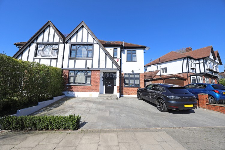 View Full Details for Abbots Gardens, East Finchley / Hampstead Garden Suburb borders