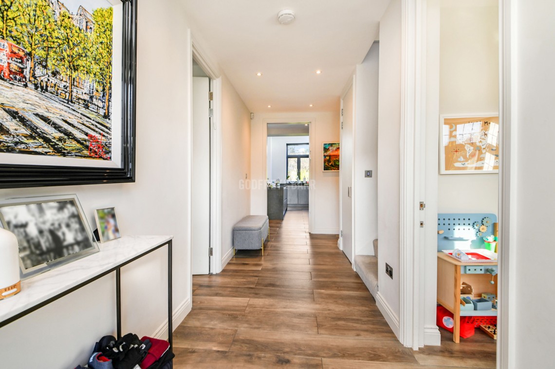 Images for Abbots Gardens, East Finchley / Hampstead Garden Suburb borders