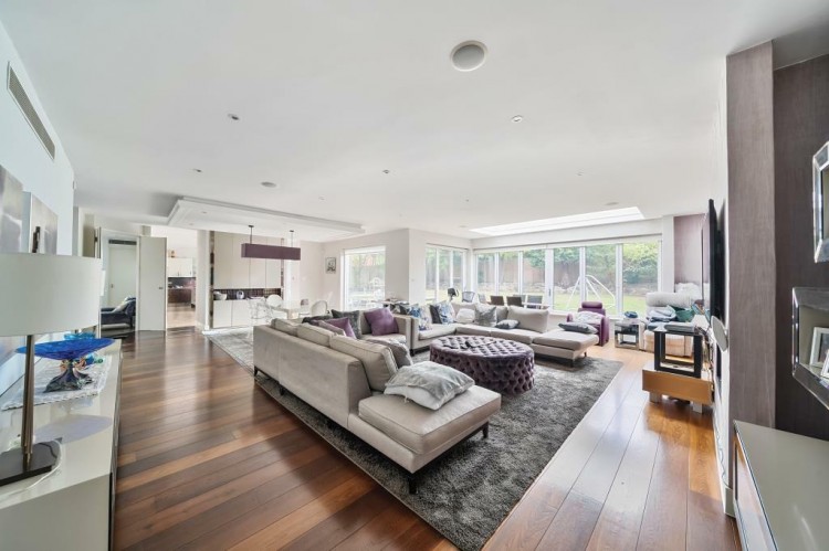 View Full Details for Fairholme Close, Finchley