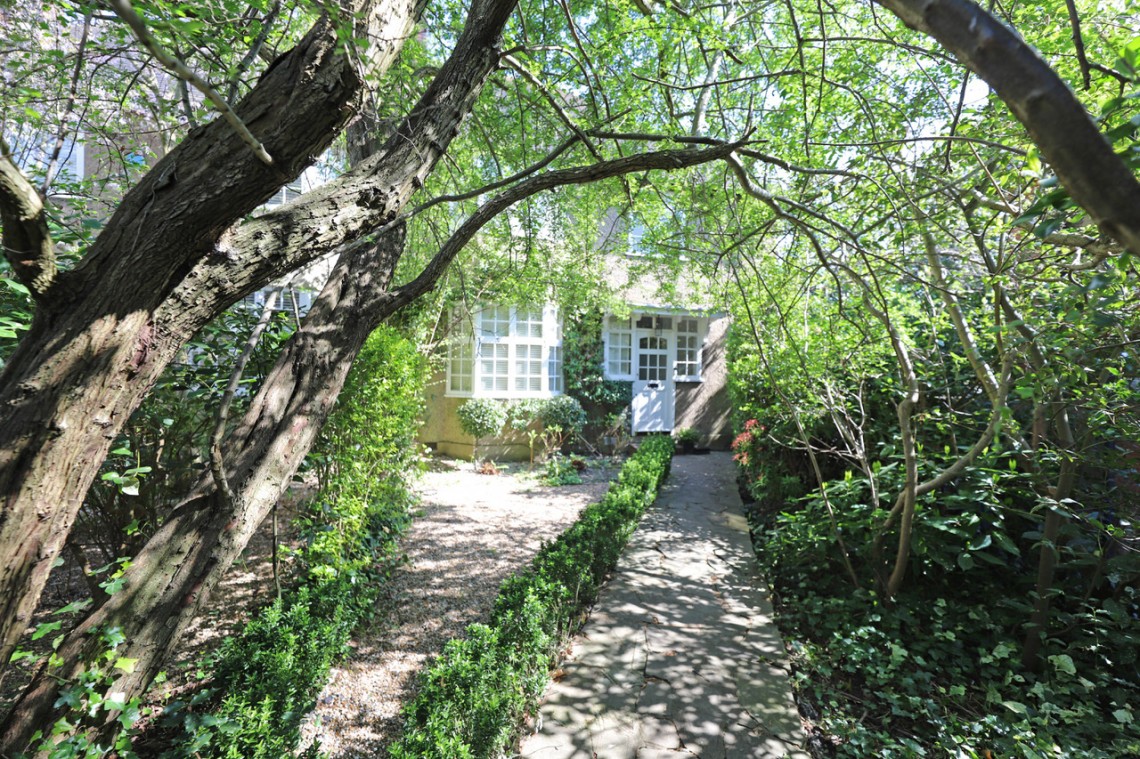 Images for Eastholm, Hampstead Garden Suburb