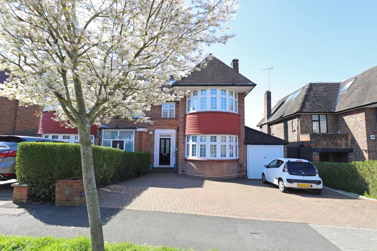 View Full Details for Dorchester Gardens, Hampstead Garden Suburb borders