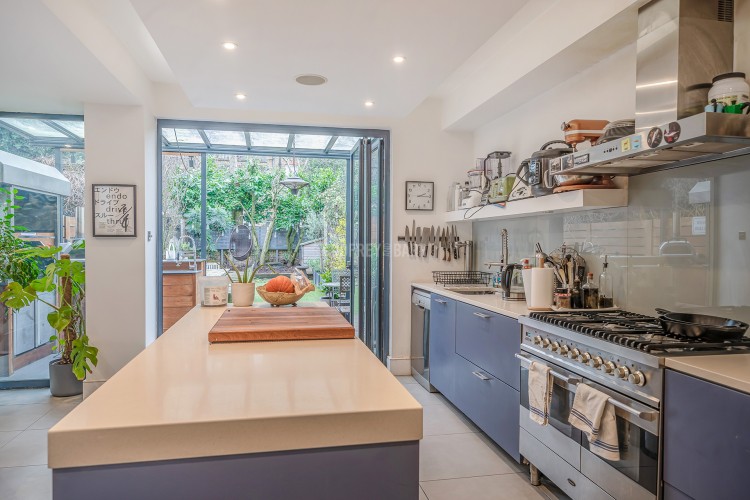 View Full Details for St Georges Avenue, London