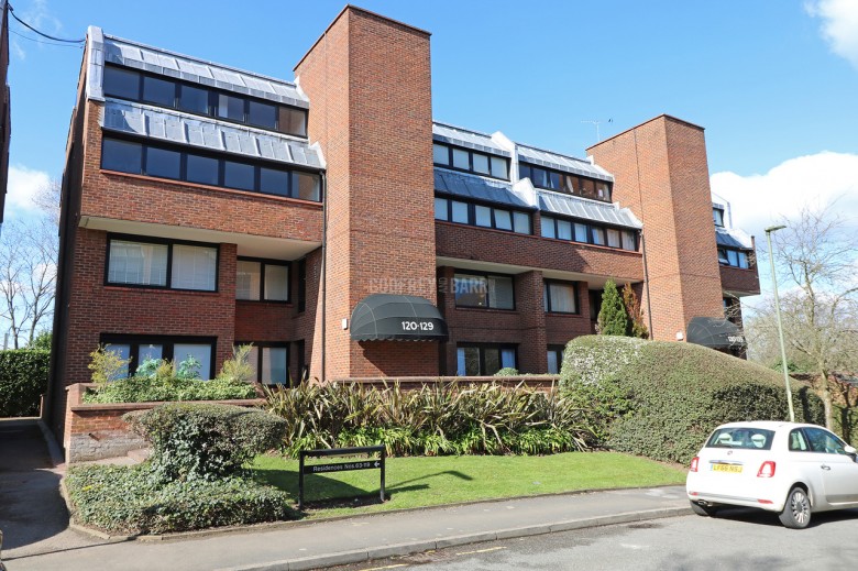 Britten Close, Hampstead Garden Suburb borders/Golders Green