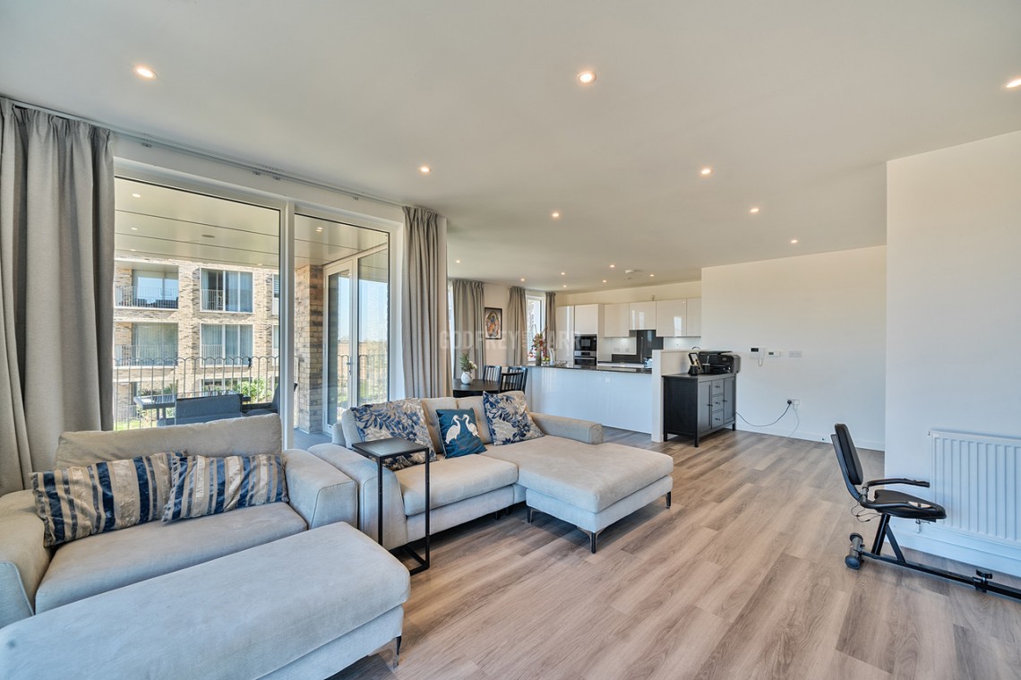 Images for Cornforth Lane, Mill Hill Village
