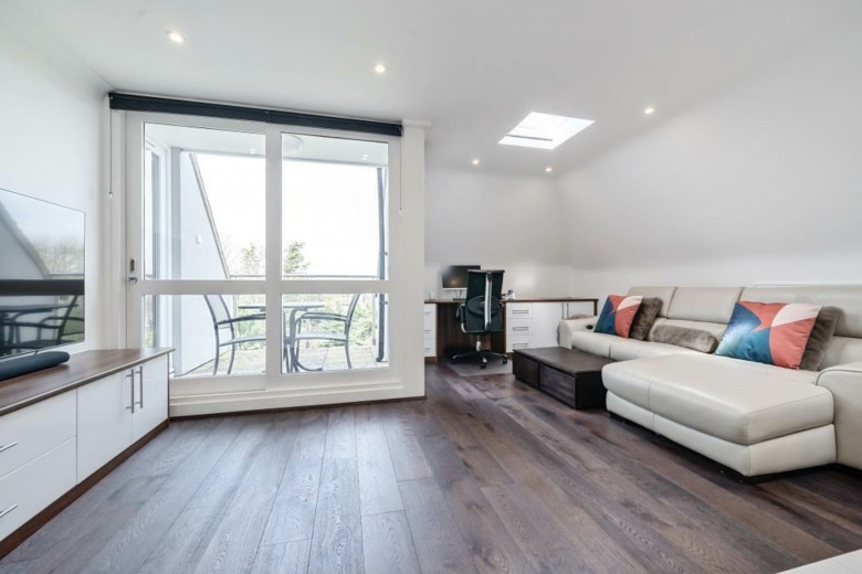 Kingsgate Avenue, Finchley