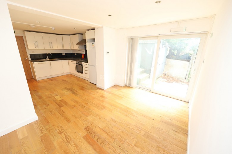 Woodstock Avenue, Golders Green