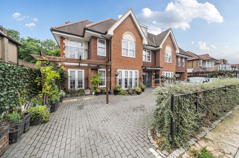 Holders Hill Road, Hendon