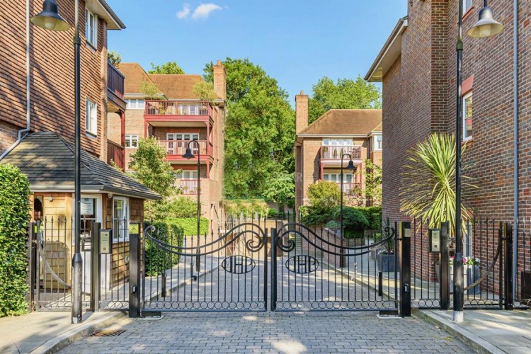 View Full Details for Hammers Lane, Mill Hill