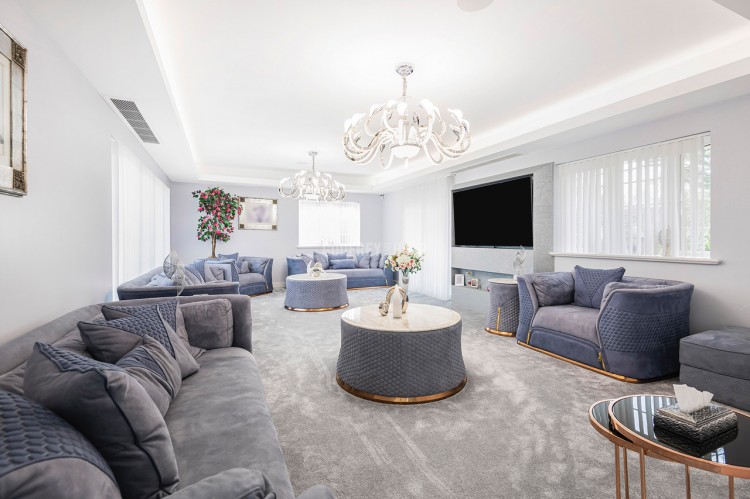 View Full Details for Corbar Close, Hadley Wood