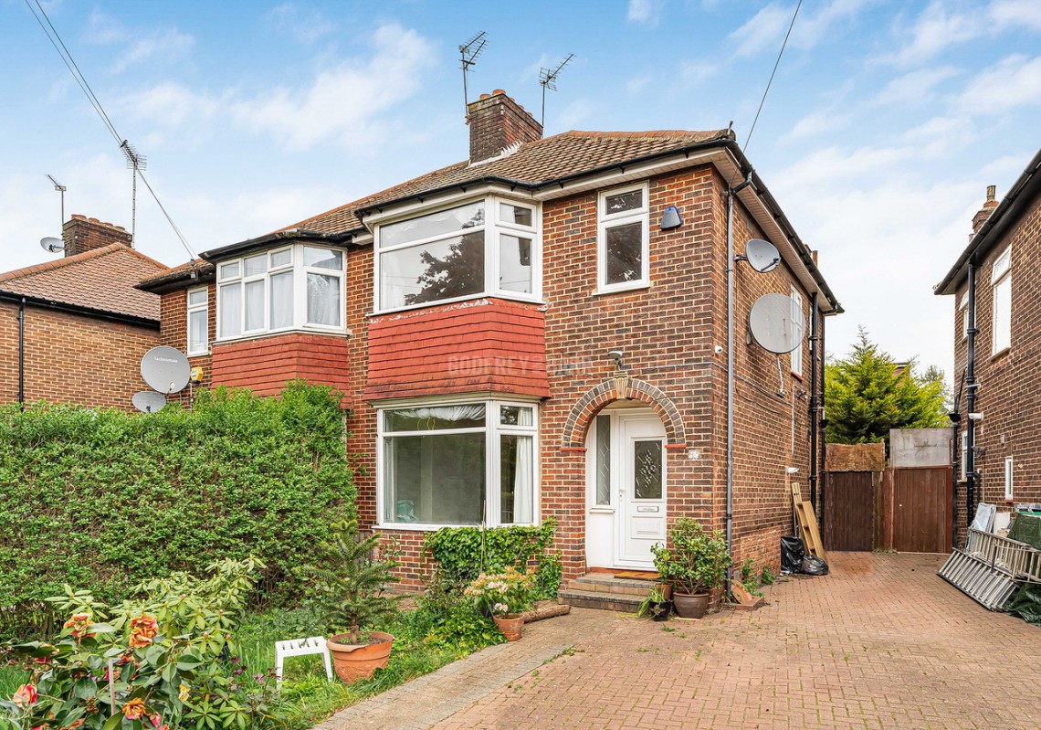 Images for Cheviot Gardens, Golders Green Estate