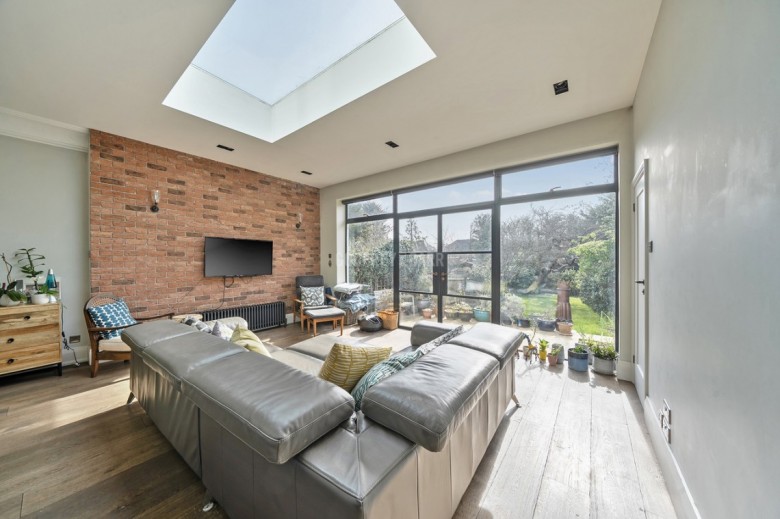 Lyndhurst Avenue, Mill Hill