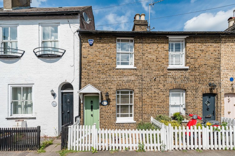 View Full Details for Avenue Cottages, Mill Hill Village