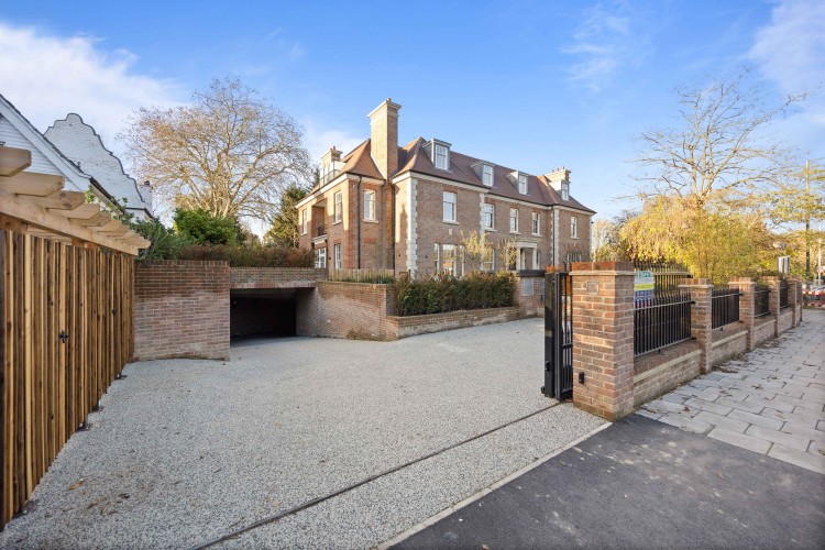 THE BISHOPS AVENUE N2, 