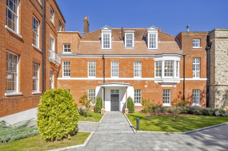 Rosary Manor -LAST UNIT AVAILABLE, Mill Hill Village NW7